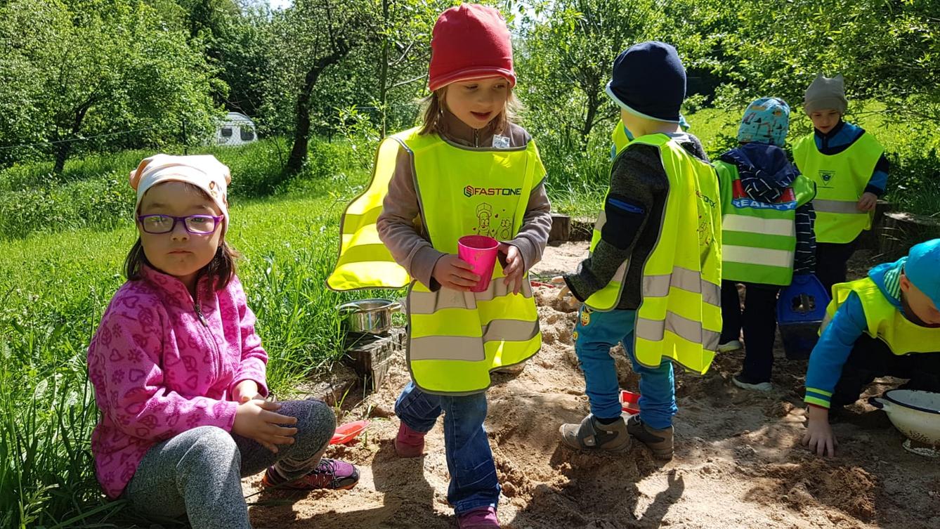 Vycházka za jeleny a návštěva lesní školky - 23
