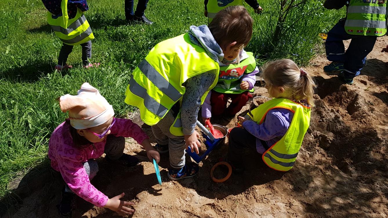 Vycházka za jeleny a návštěva lesní školky - 24