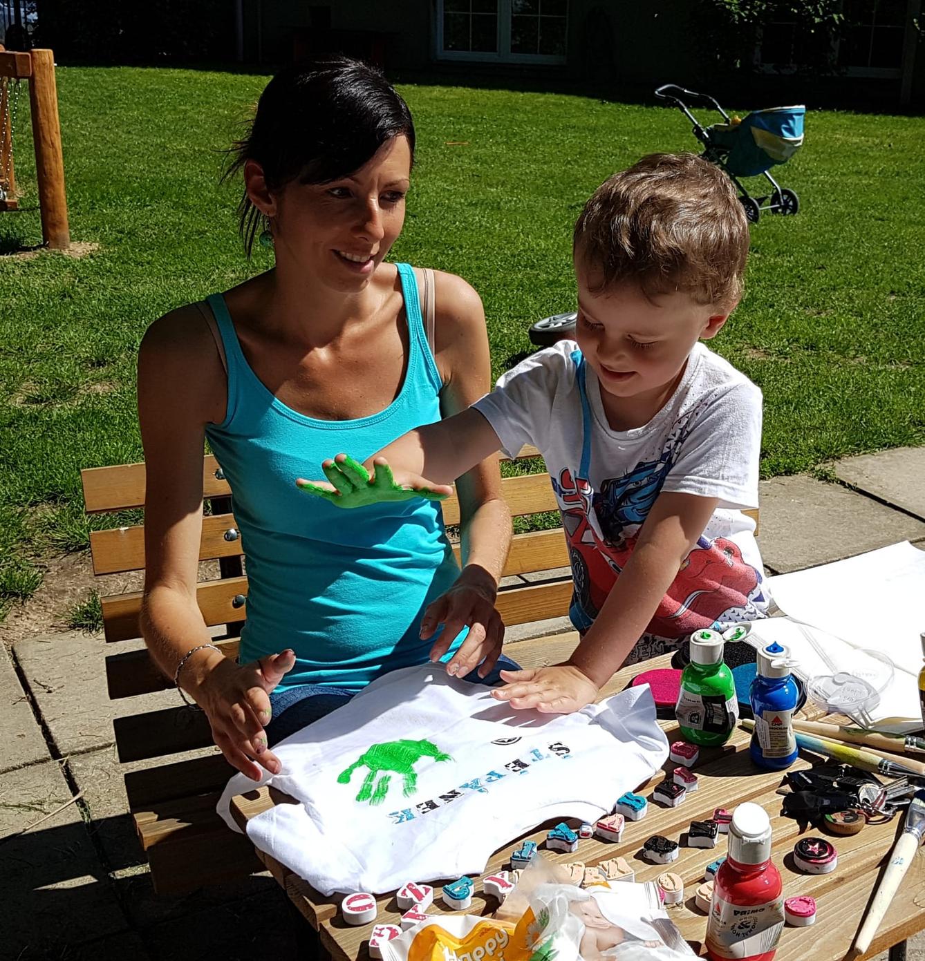 "Výroba" triček ke DNI DĚTÍ - 1