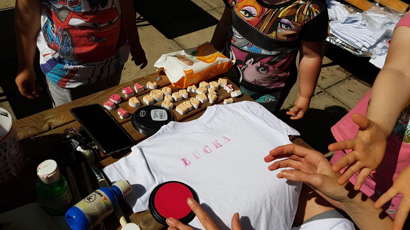 "Výroba" triček ke DNI DĚTÍ - 2