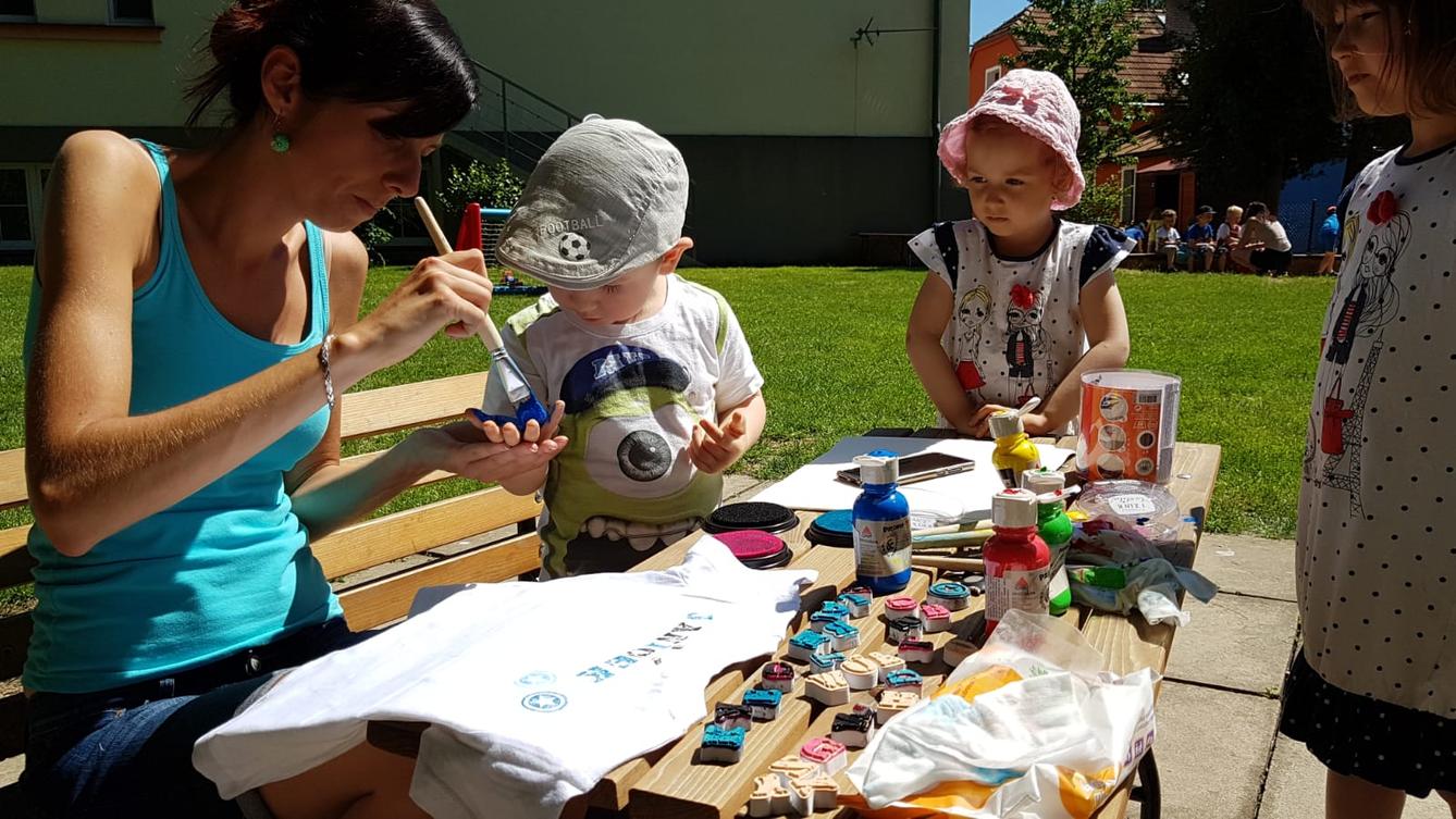 "Výroba" triček ke DNI DĚTÍ - 10