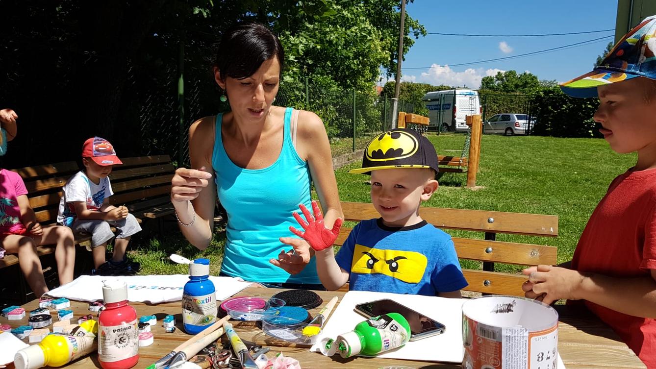 "Výroba" triček ke DNI DĚTÍ - 12