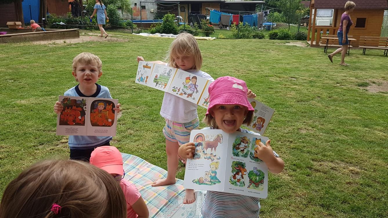 "čtenářská dílnička" - "čteme si na zahradě" - 5