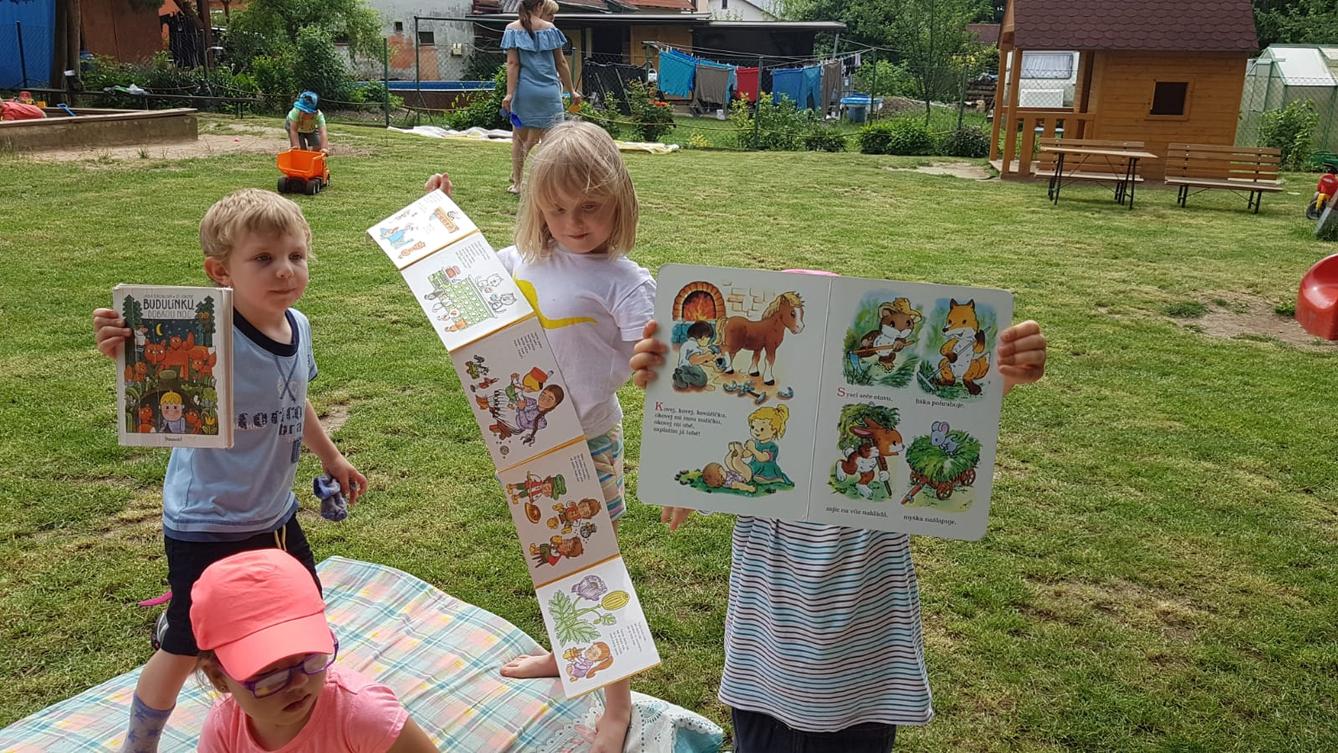 "čtenářská dílnička" - "čteme si na zahradě" - 9