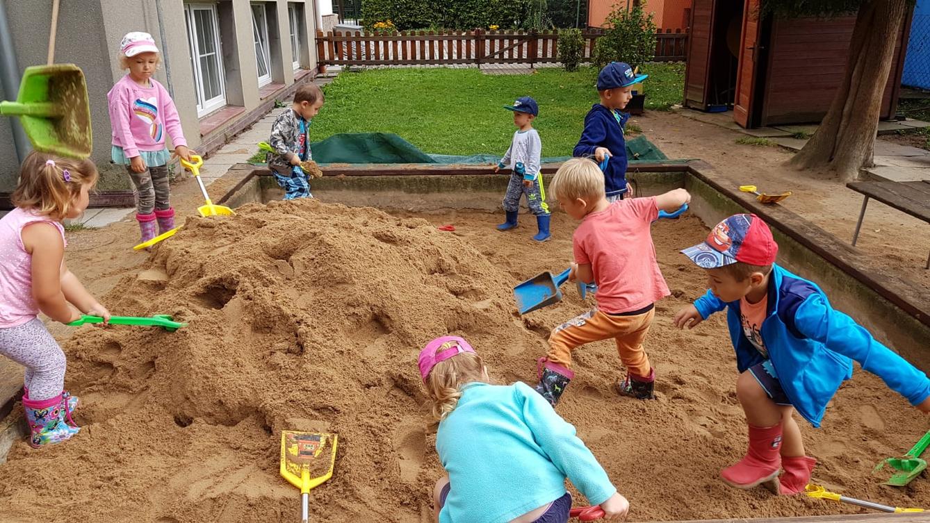 Užíváme zahrady!!!! :-) - 1