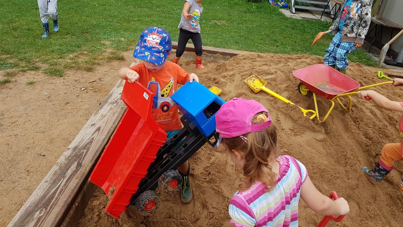 Užíváme zahrady!!!! :-) - 13