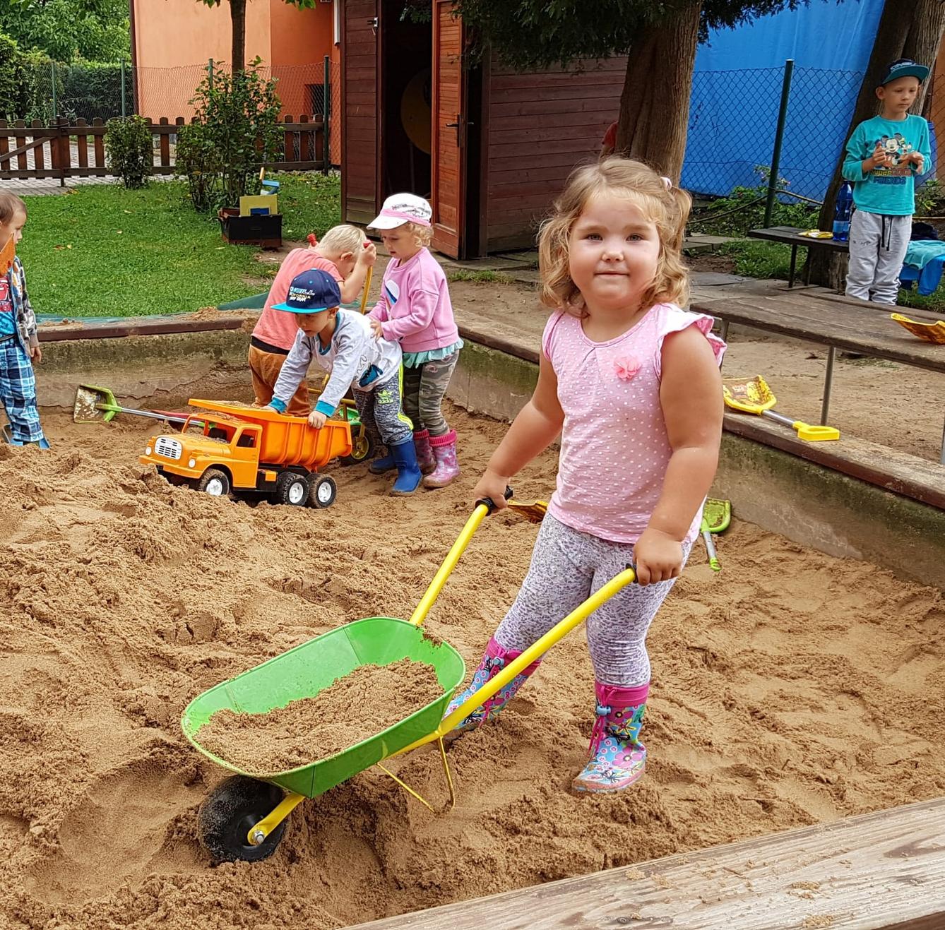 Užíváme zahrady!!!! :-) - 14