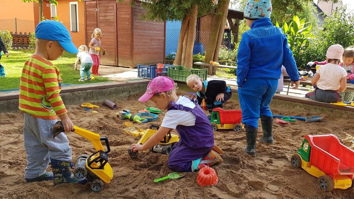 Užíváme zahrady!!!! :-) - 23