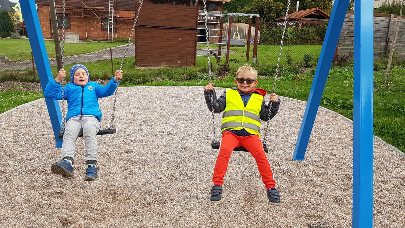 Klokánci: návštěva hřiště u obecního úřadu - 6