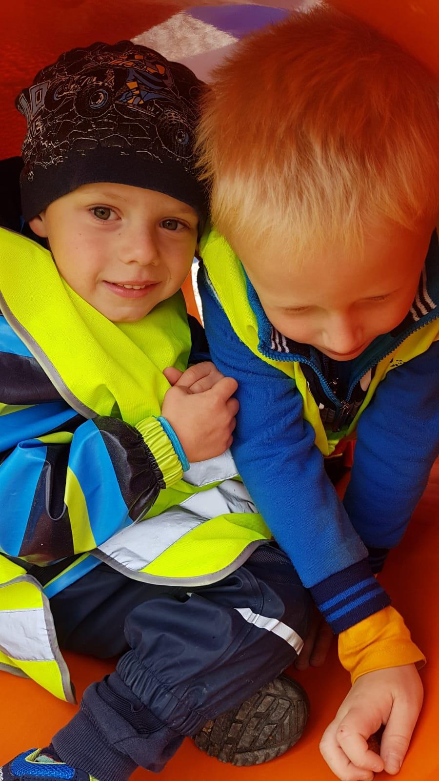 Klokánci: návštěva hřiště u obecního úřadu - 8