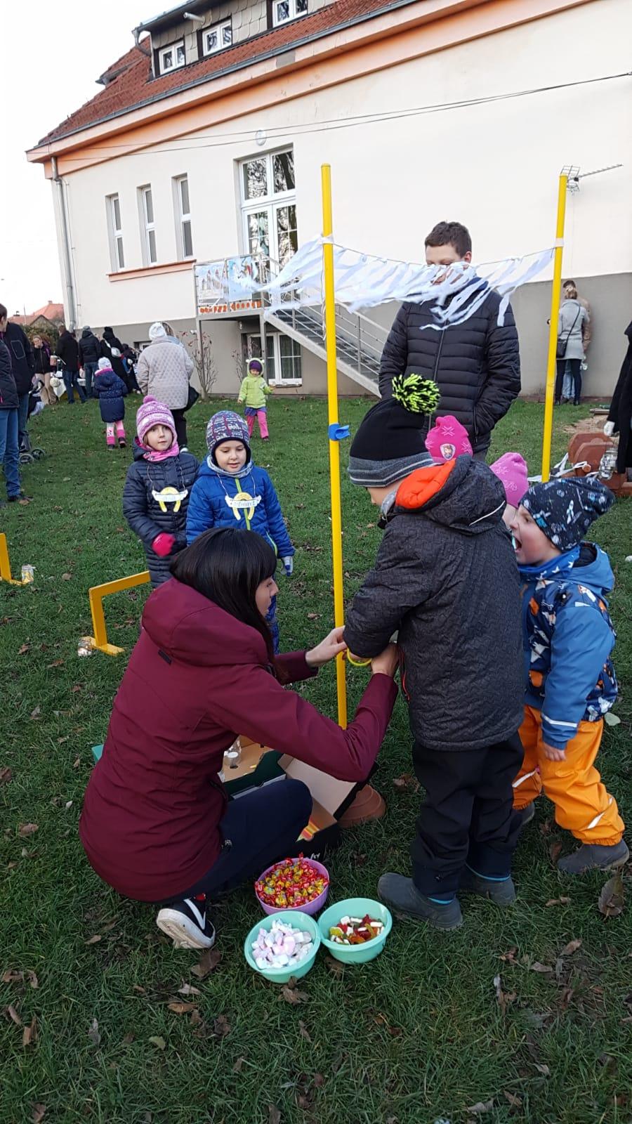 Pracujeme na zahradě:-) - 1