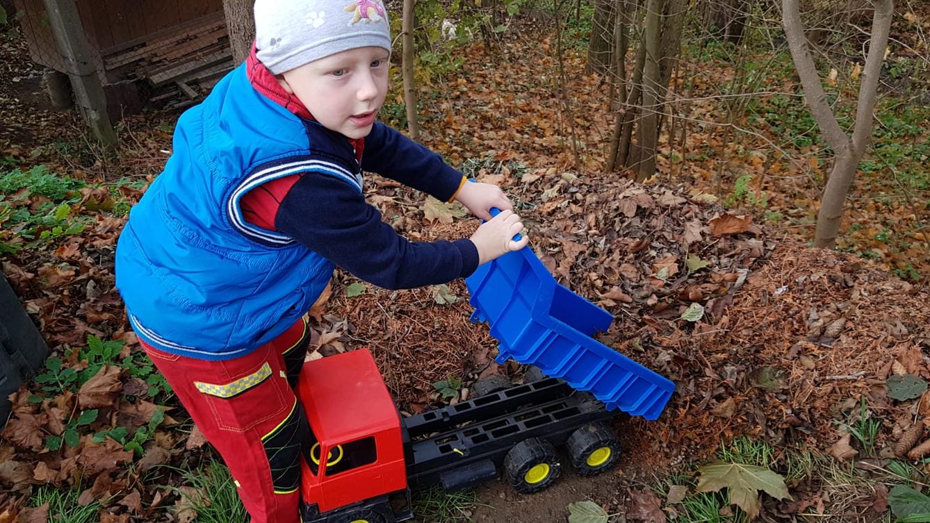 Pracujeme na zahradě:-) - 4