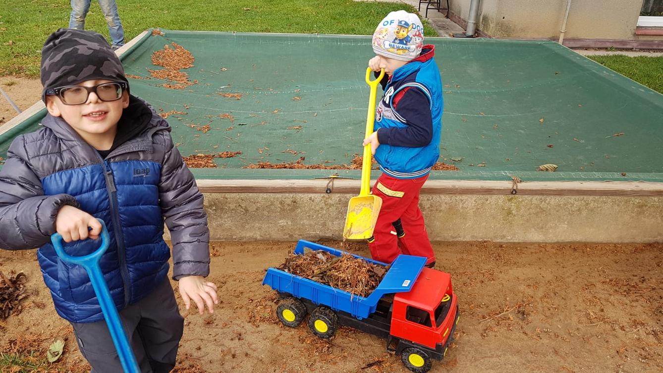 Pracujeme na zahradě:-) - 5