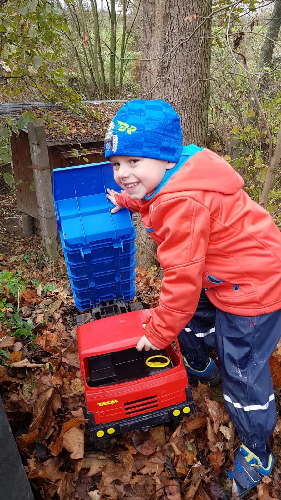 Pracujeme na zahradě:-) - 10