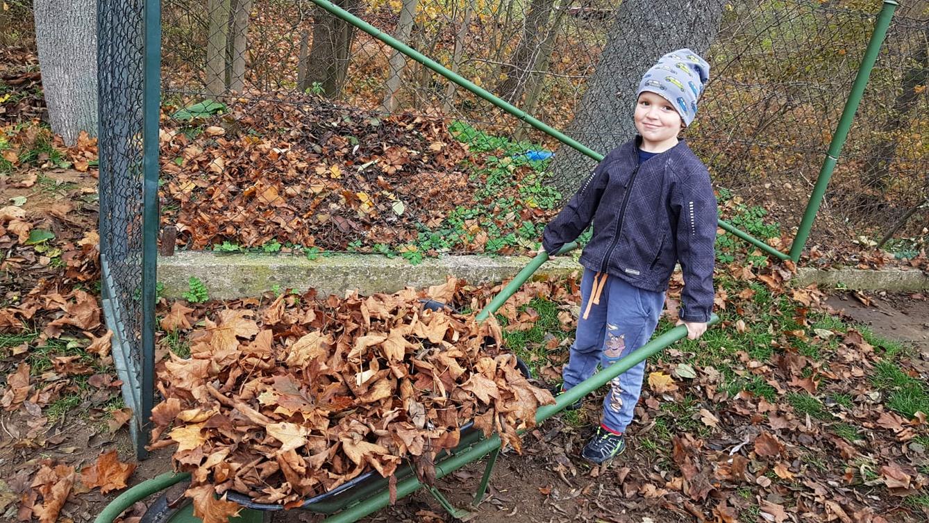 Pracujeme na zahradě:-) - 11