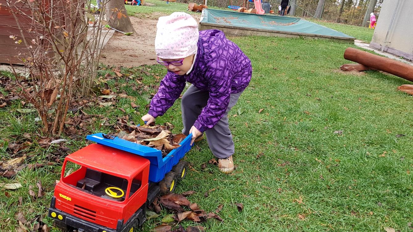 Pracujeme na zahradě:-) - 12
