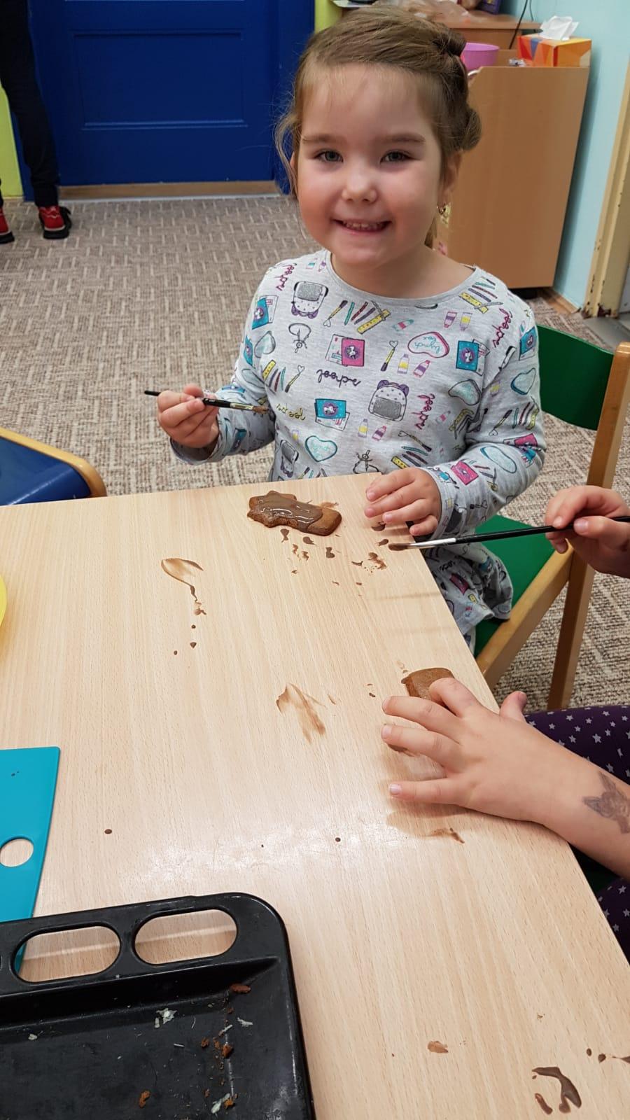 Zdobení perníčků a slepování lineckého - 2