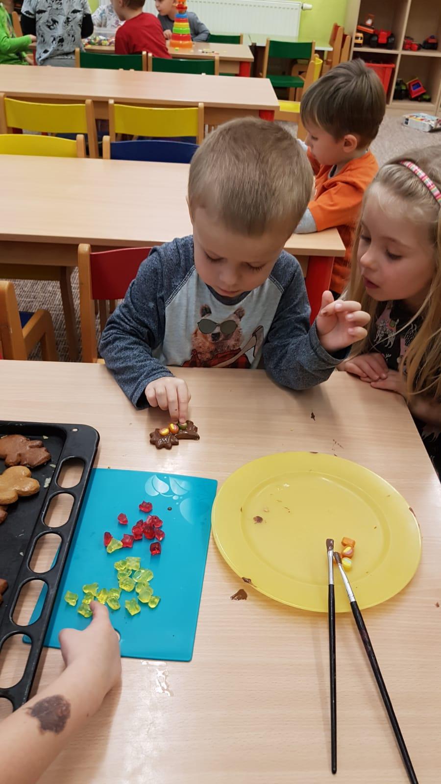 Zdobení perníčků a slepování lineckého - 3