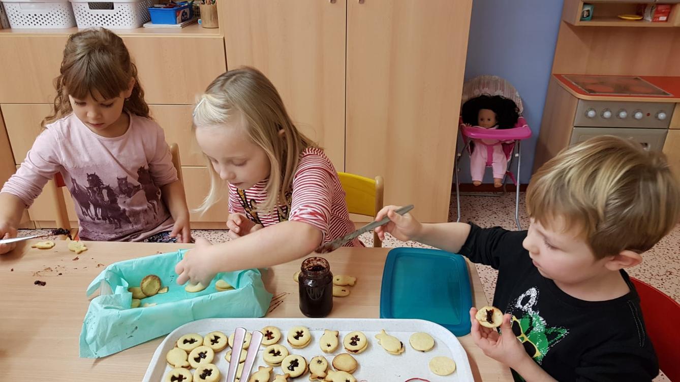 Zdobení perníčků a slepování lineckého - 6