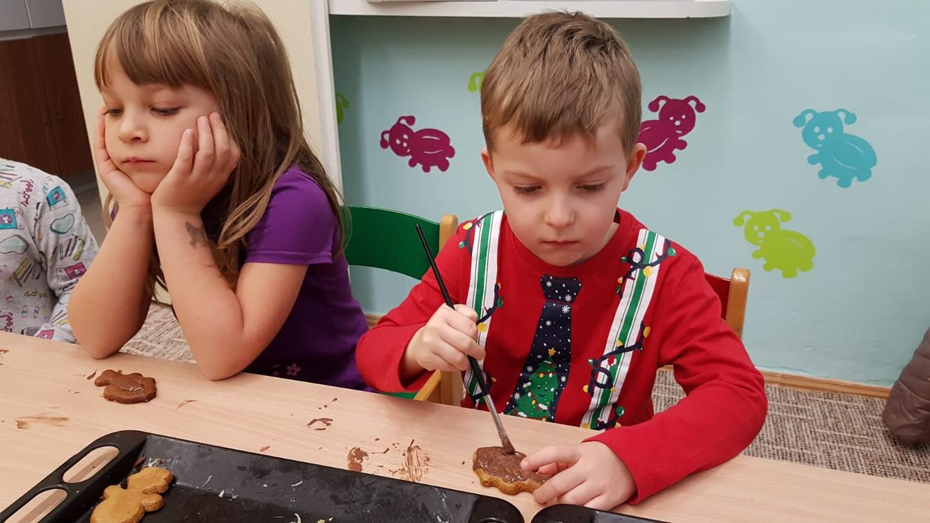 Zdobení perníčků a slepování lineckého - 9