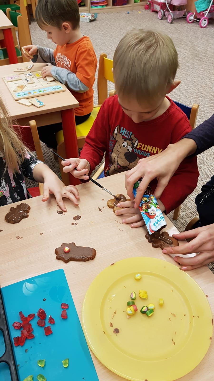 Zdobení perníčků a slepování lineckého - 11