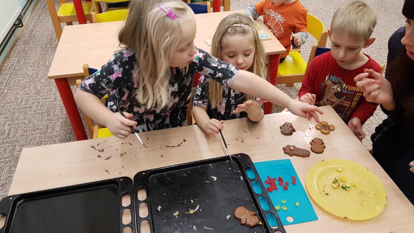 Zdobení perníčků a slepování lineckého - 13