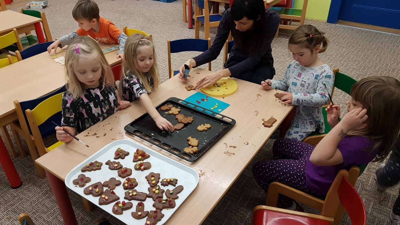 Zdobení perníčků a slepování lineckého - 14