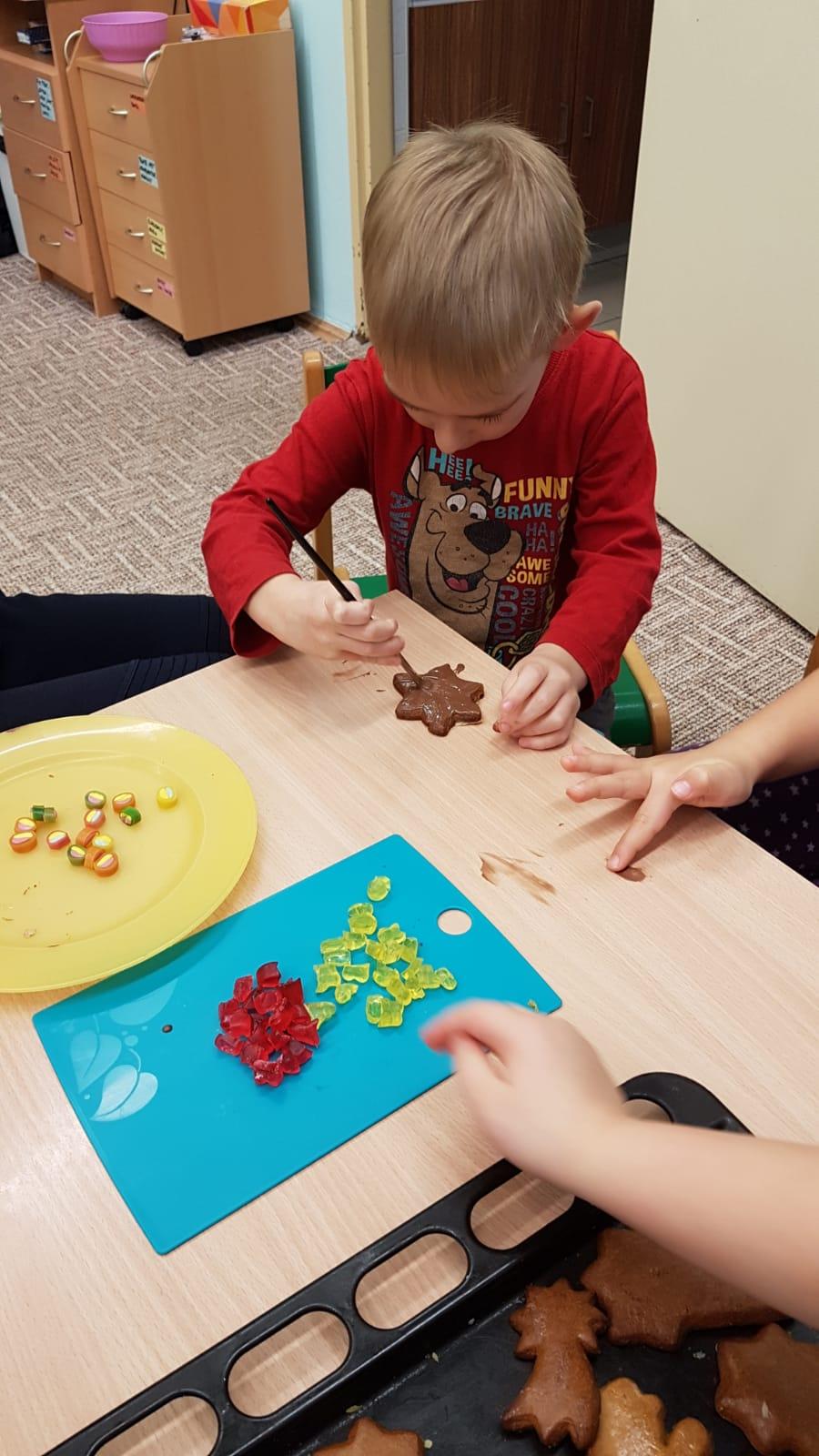 Zdobení perníčků a slepování lineckého - 15