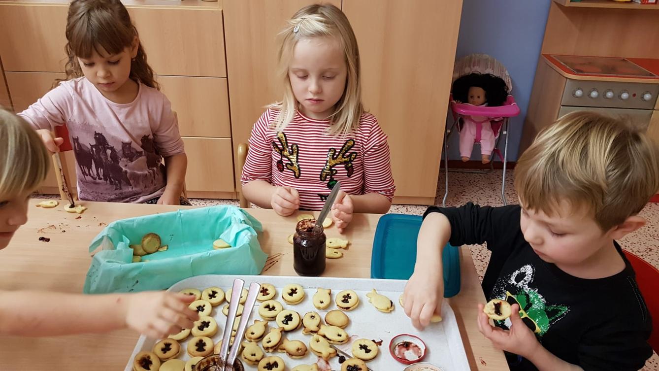 Zdobení perníčků a slepování lineckého - 17