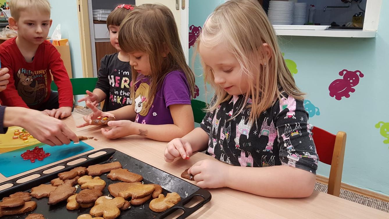 Zdobení perníčků a slepování lineckého - 22