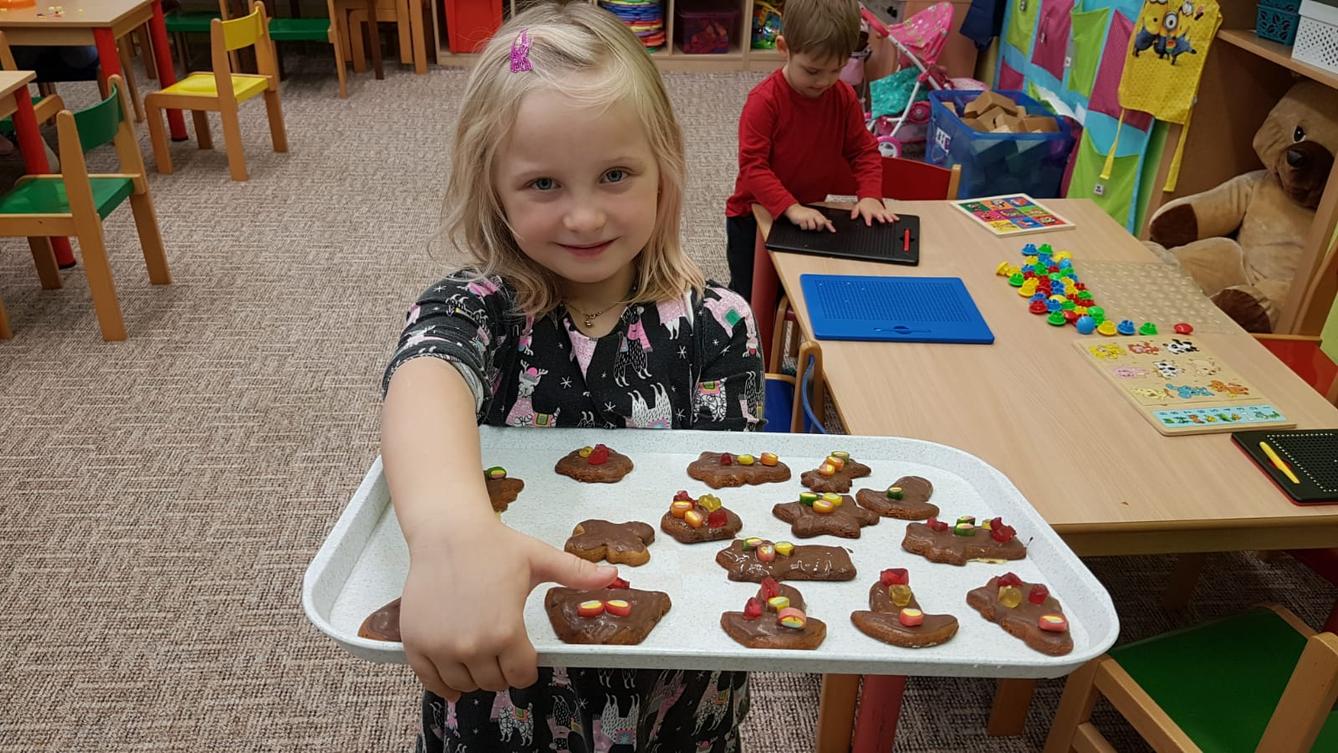 Zdobení perníčků a slepování lineckého - 23