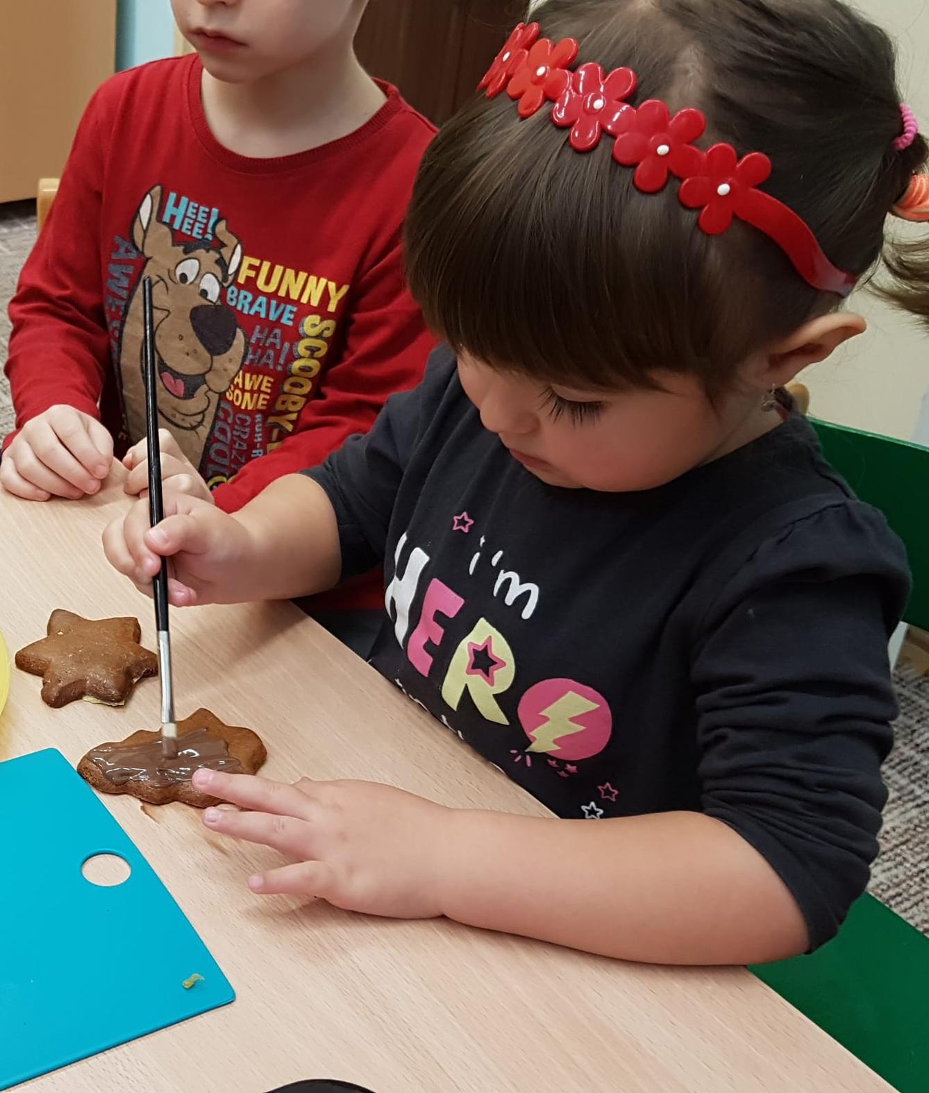 Zdobení perníčků a slepování lineckého - 26