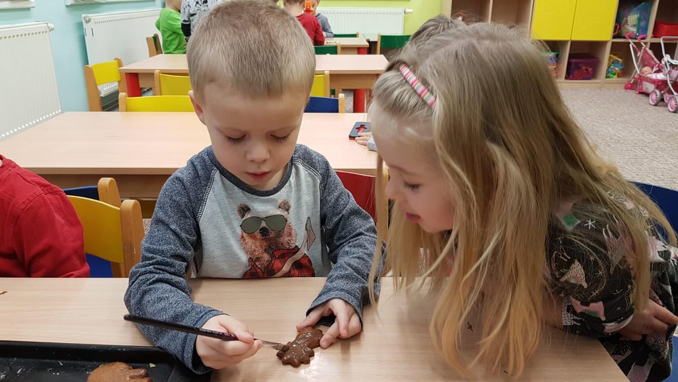 Zdobení perníčků a slepování lineckého - 28