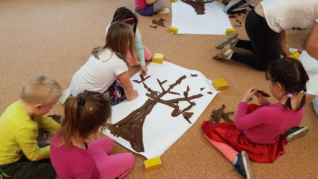 Vzpomínáme na školku: "Rozkvetlé jaro u Klokánků" - 9