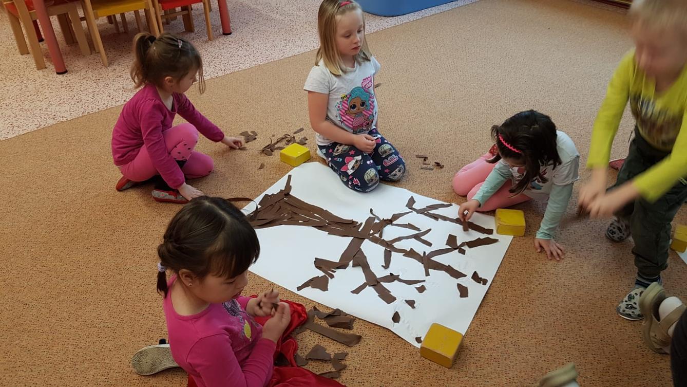 Vzpomínáme na školku: "Rozkvetlé jaro u Klokánků" - 10