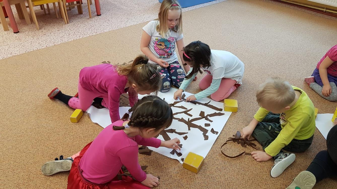 Vzpomínáme na školku: "Rozkvetlé jaro u Klokánků" - 11