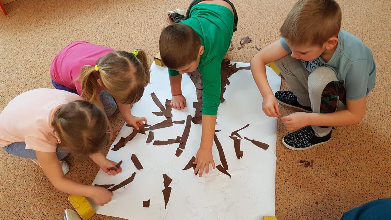 Vzpomínáme na školku: "Rozkvetlé jaro u Klokánků" - 13