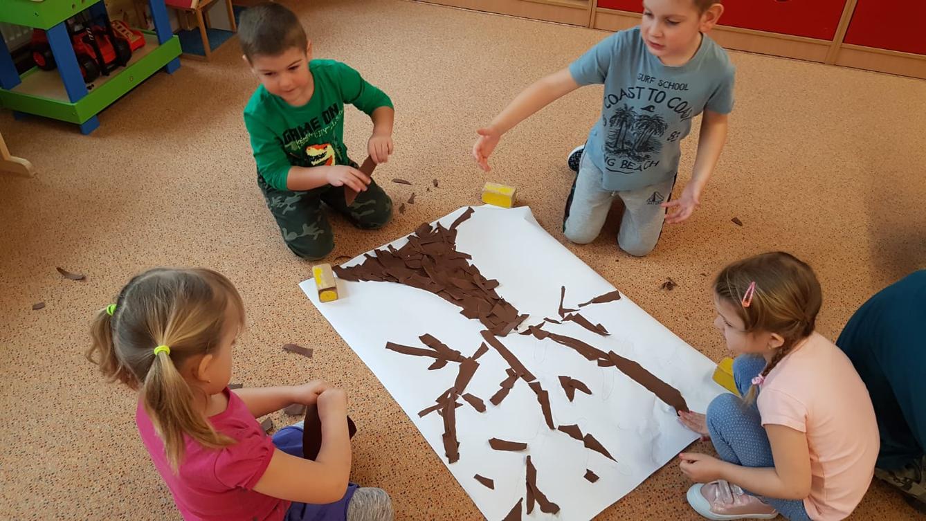 Vzpomínáme na školku: "Rozkvetlé jaro u Klokánků" - 14