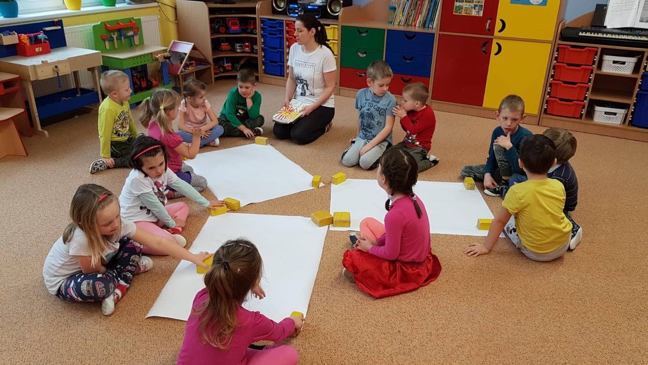 Vzpomínáme na školku: "Rozkvetlé jaro u Klokánků" - 28