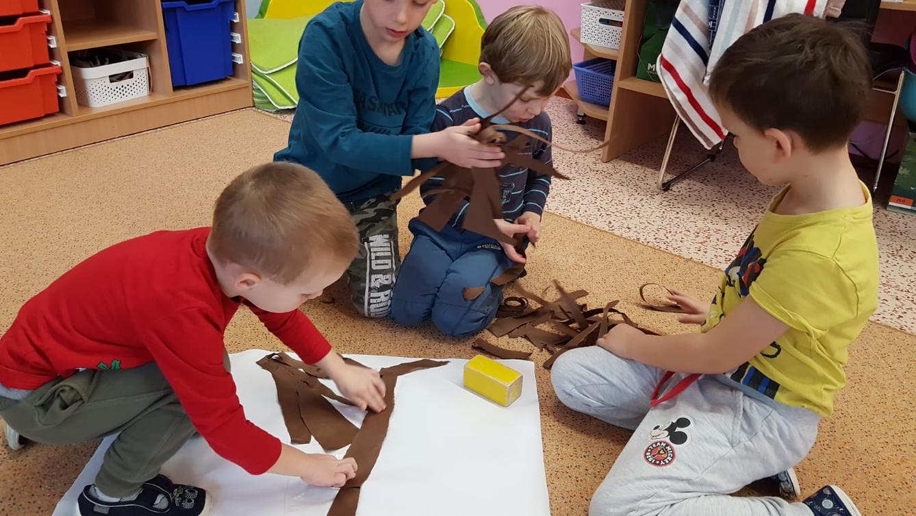 Vzpomínáme na školku: "Rozkvetlé jaro u Klokánků" - 32