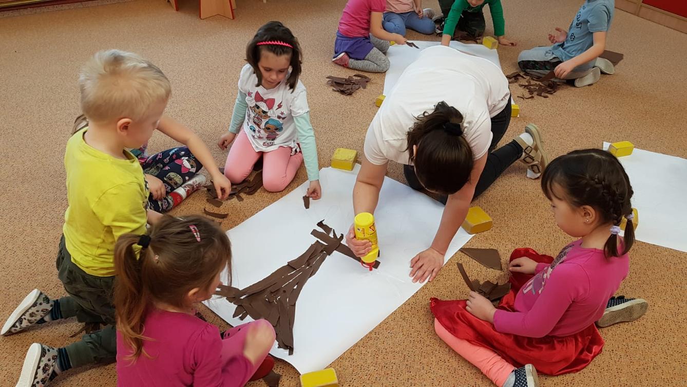 Vzpomínáme na školku: "Rozkvetlé jaro u Klokánků" - 33