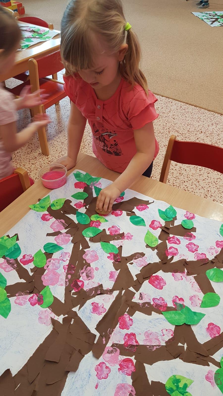 Vzpomínáme na školku: "Rozkvetlé jaro u Klokánků" - 38