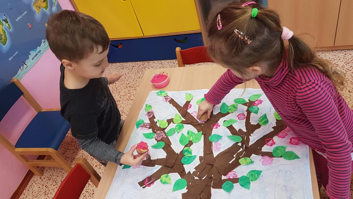 Vzpomínáme na školku: "Rozkvetlé jaro u Klokánků" - 40