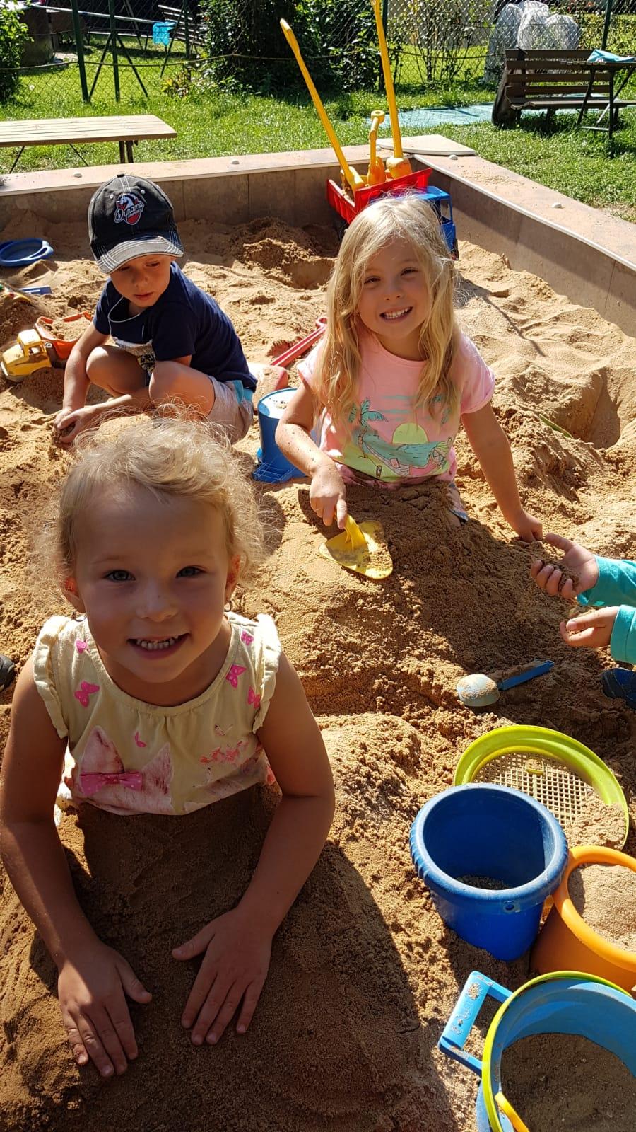 Užíváme si na zahradě!!!! - 3