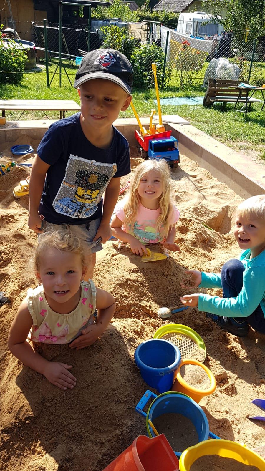 Užíváme si na zahradě!!!! - 4