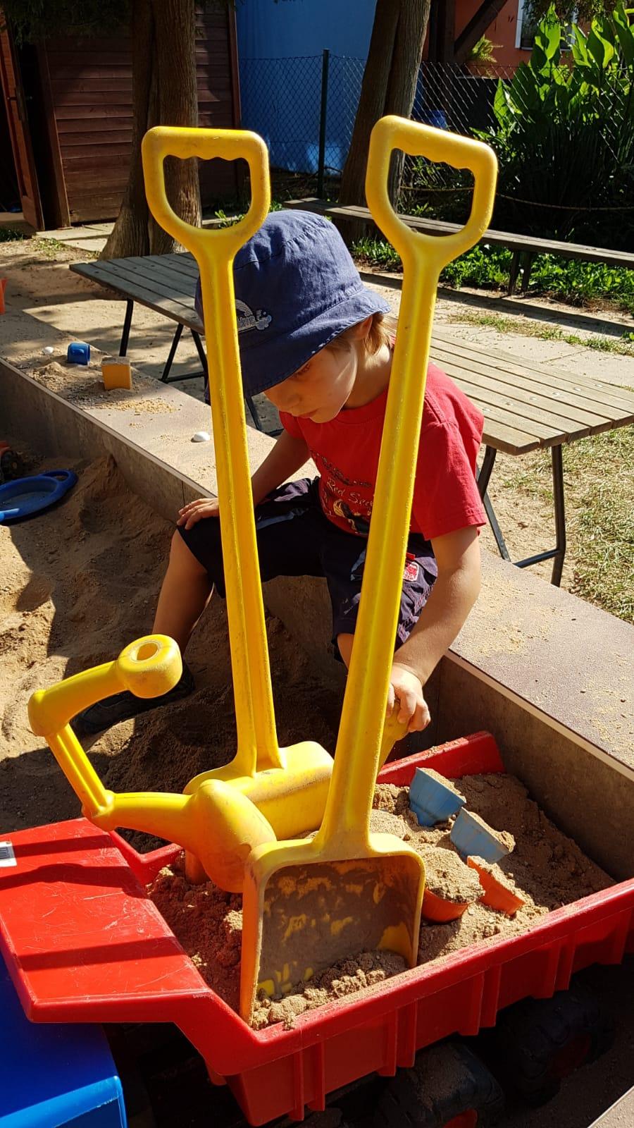 Užíváme si na zahradě!!!! - 8