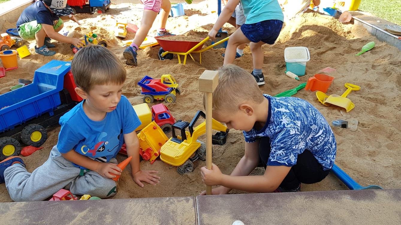 Užíváme si na zahradě!!!! - 9