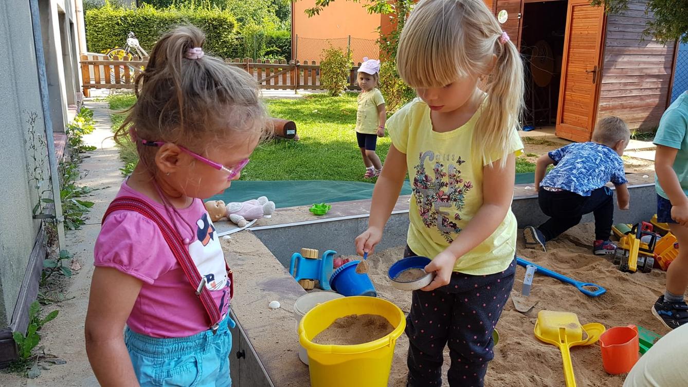 Užíváme si na zahradě!!!! - 10