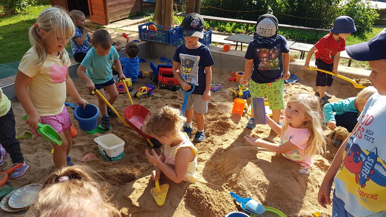 Užíváme si na zahradě!!!! - 11