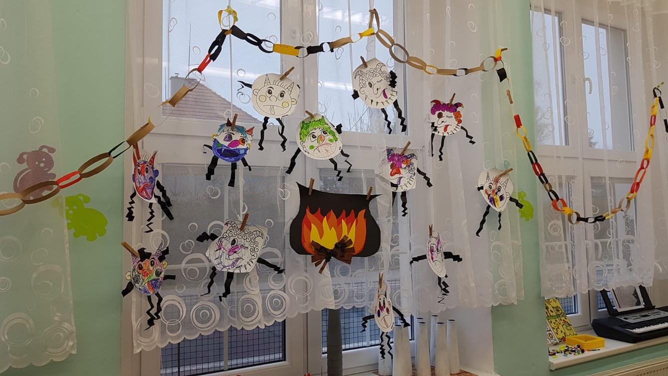 Broučci: "čertoviny", vycházka k Betlému, výroba sněhuláčka - 3